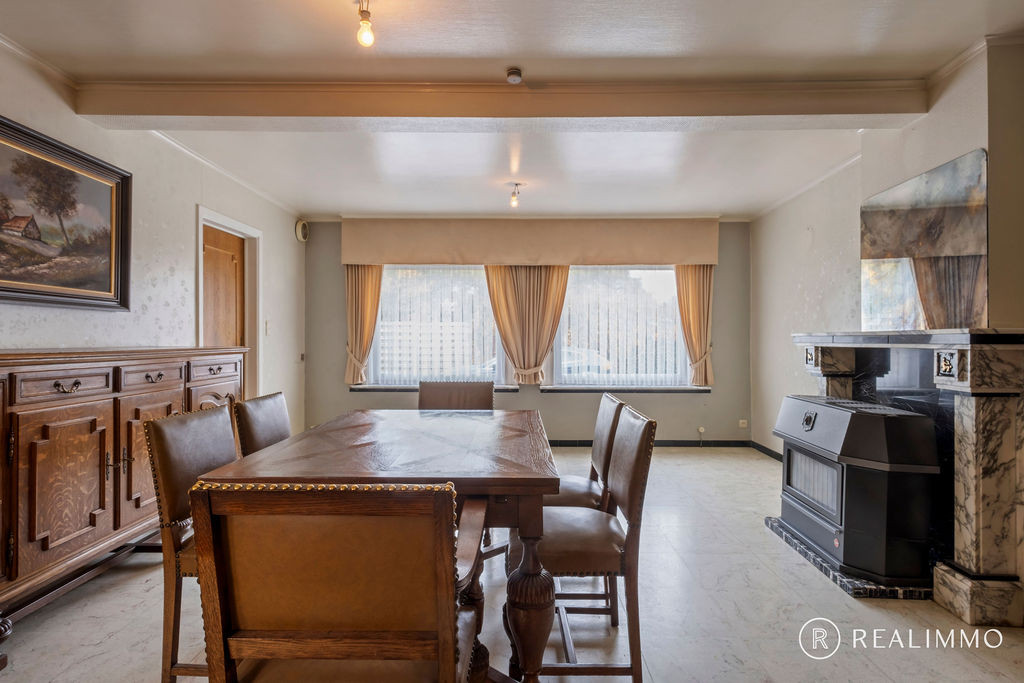 Stevige te renoveren woning in hartje Zwevegem! - foto 4