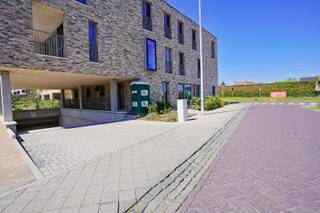 Deze parkeerplaatsen zijn gelegen in ondergrondse garage voorzien van een automatische poort. Bovendien bevinden deze parkeerplaatsen zich in...