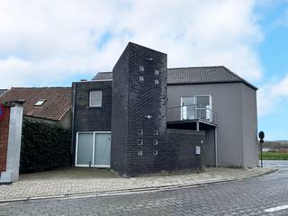 KLEINSCHALIG APPARTEMENTSGEBOUW aan de STADSRAND VAN OUDENAARDE met alle faciliteiten op wandel- en fietsafstand. Dit appartementsgebouw bestaat uit...