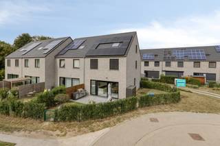 Bienvenue dans cette maison contemporaine et lumineuse à Denderleeuw – une perle de construction neuve (vente sous régime des droits...