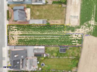 Dit bouwperceel van ongeveer 760 m² (zie plan en luchtfoto, lot 2) is gelegen in een goedgekeurde verkaveling en biedt een uitstekende kans voor...