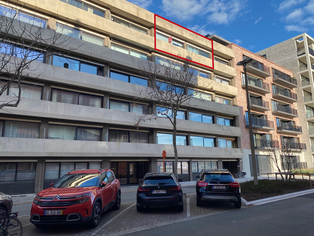 Ruim 3-slaapkamer appartement met veel potentieel en ongehinderd zicht op de haven van Zeebrugge. - photo 2