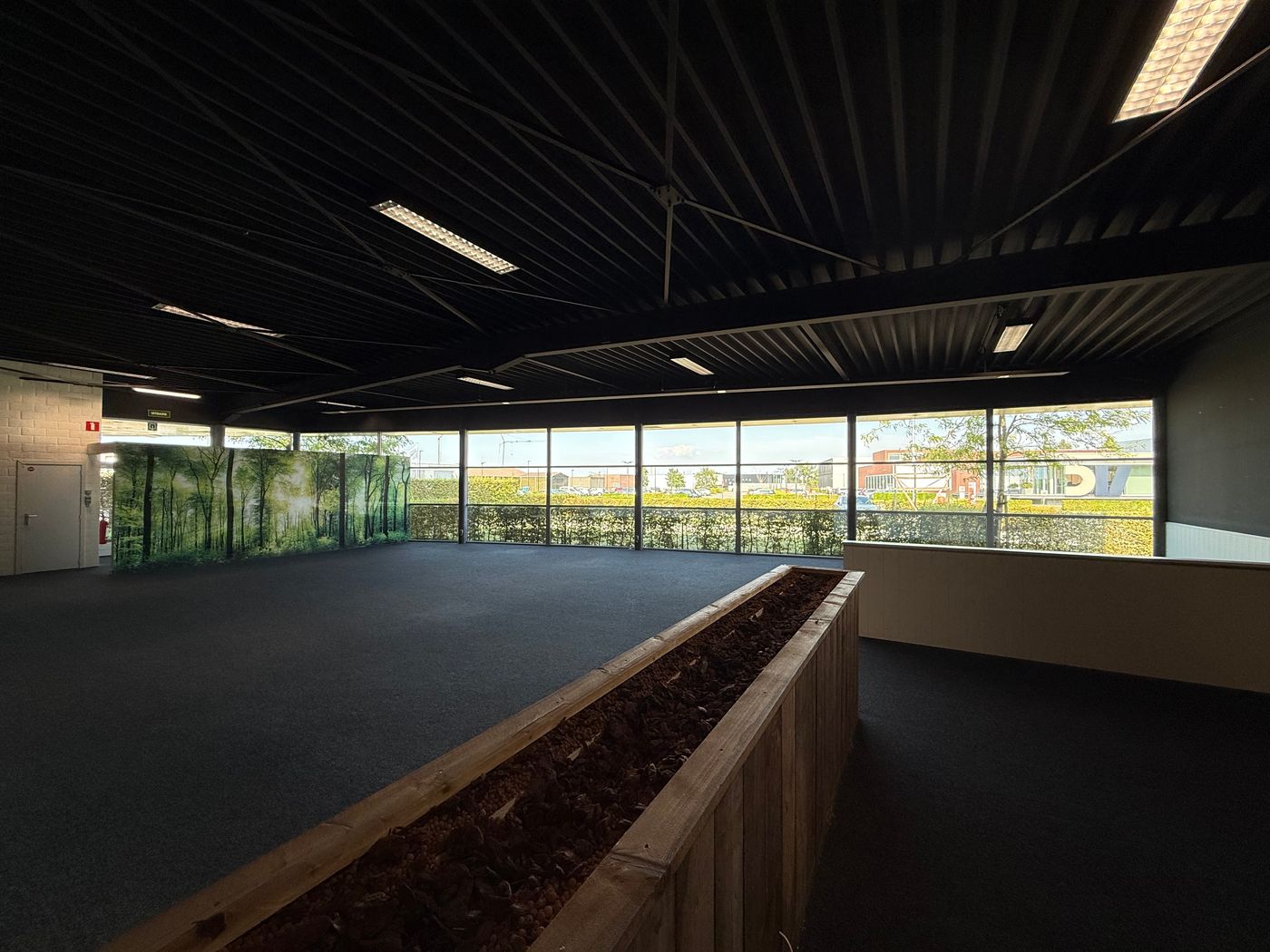 MULTIFUNCTIONEEL BEDRIJFSGEBOUW BESTAANDE UIT KANTOREN/SHOWROOM TE MALDEGEM - foto 5