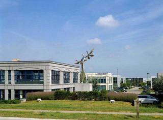 Flexibele kantoorruimtes met mogelijkheid tot opslagruimte in een gezellig gerenoveerd business park op de Leuvensesteenweg. Fitnesscentrum...