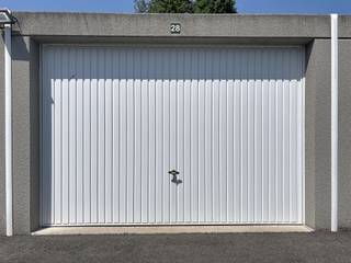 Extra ruime garage te huur in centrum Ieper.