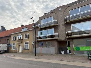 Op een centrale ligging in Wielsbeke vindt u dit ruime en lichtrijke gemeubelde appartement, ideaal voor gezinnen of koppels die comfort en...