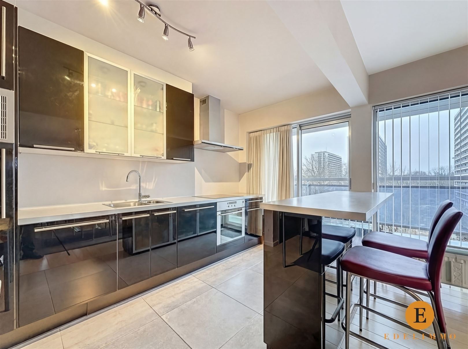 Centraal gelegen instapklaar appartement met 2 slaapkamers. - foto 4