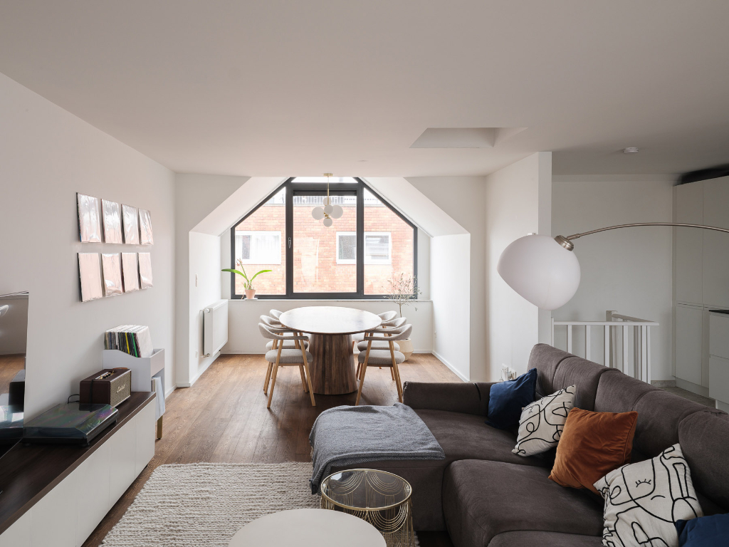 Stijlvol duplex appartement met 2 slaapkamers en terras, centraal gelegen in het bruisende centrum nabij alle belangrijkste straten en pleinen van Gent. - foto 1