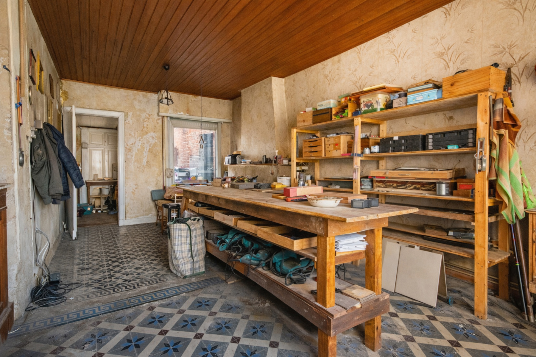 Te renoveren rijwoning met 3 à 4 slaapkamers en ruime tuin. - foto 2