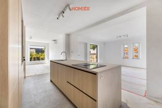 Op een vlot bereikbare locatie in Lubbeek bevindt zich deze volledig gerenoveerde, instapklare woning die comfort, ruimte en...