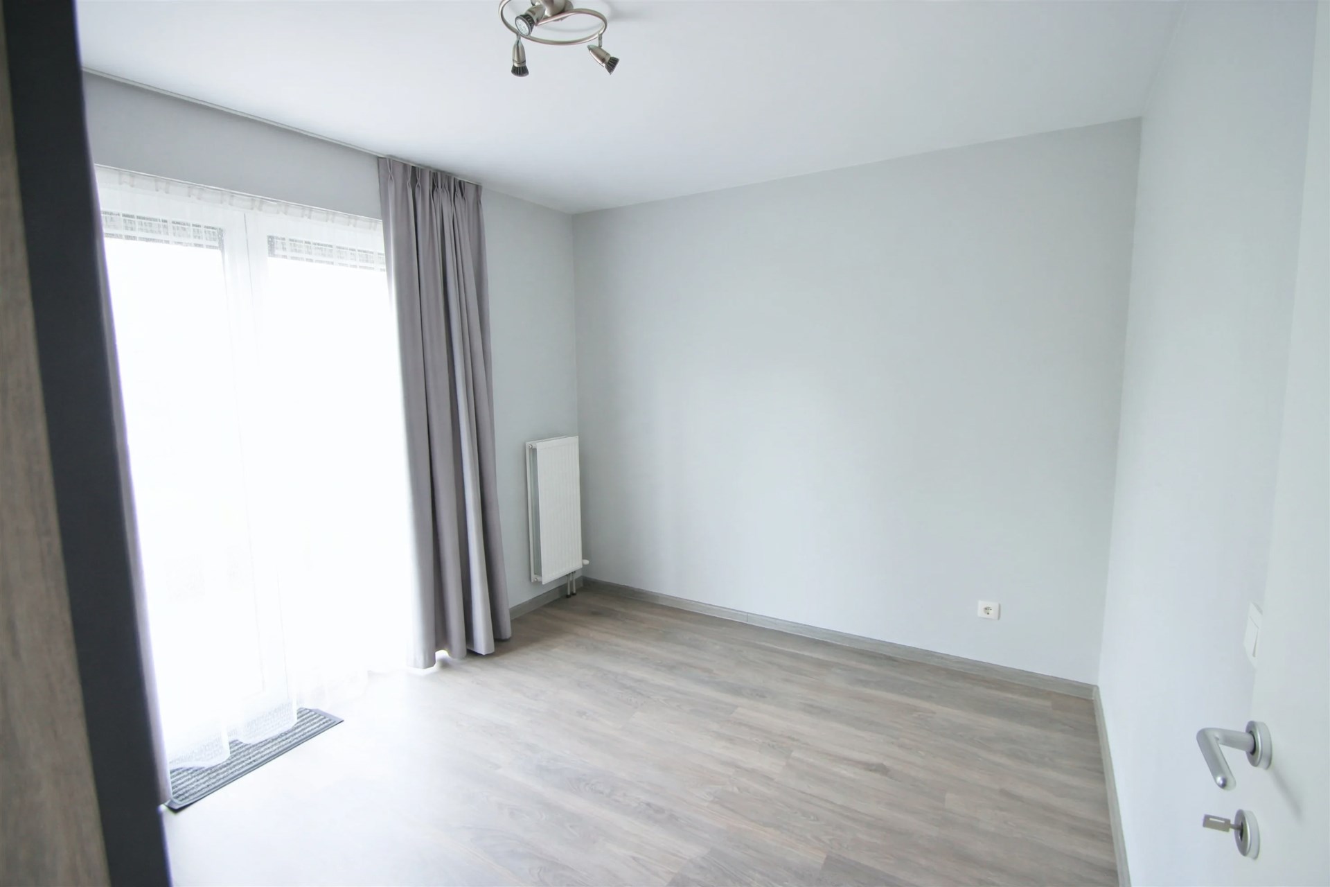 Gelijkvloersappartement met tuin en 2 slaapkamers - foto 4