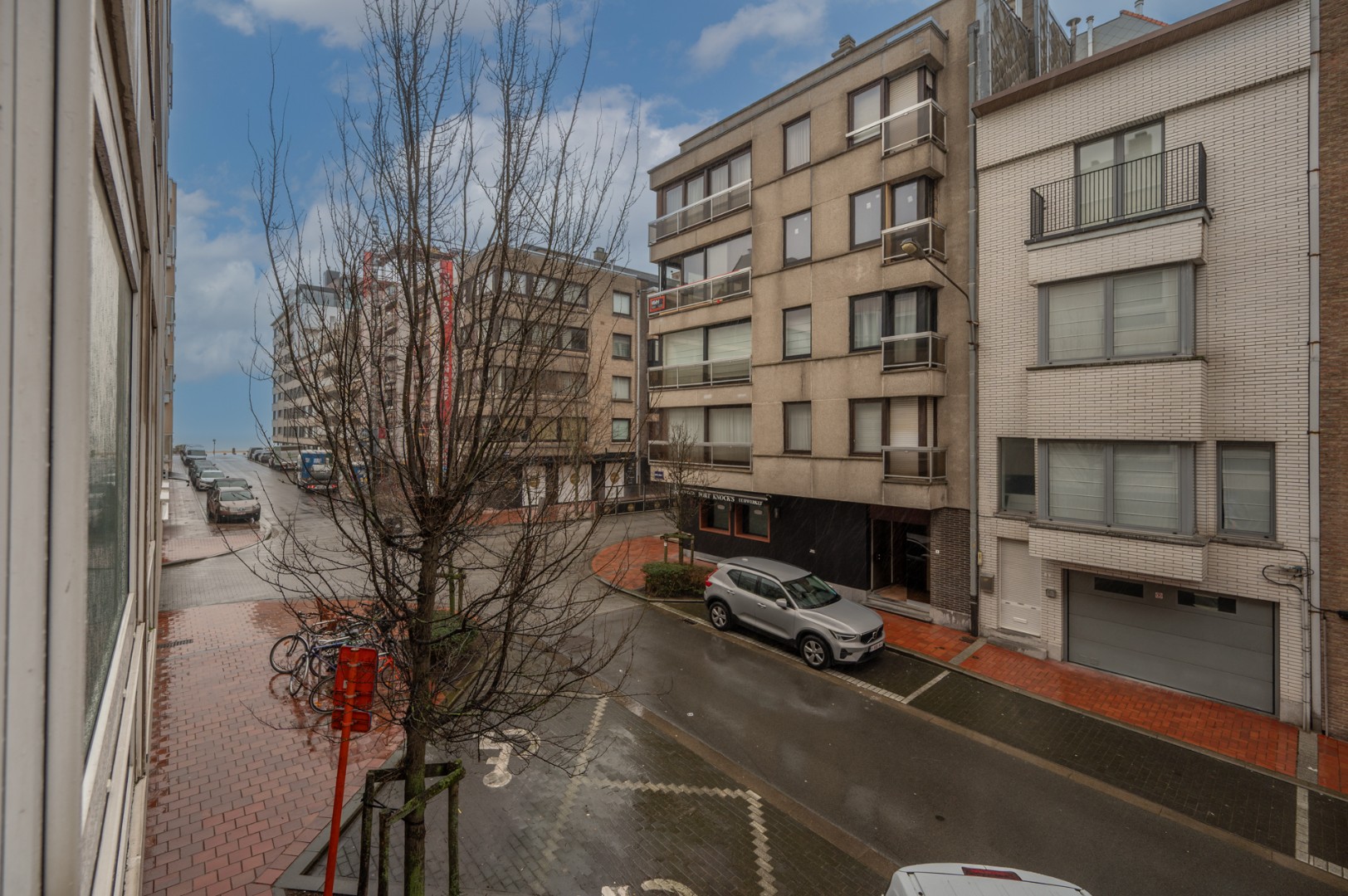 Appartement à rafraîchir situé dans une résidence à l'angle de la rue d'Ypres et de l'avenue de la Côte, à 50 m de la digue et à proximité de la place du Triangle. - photo 5