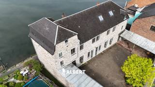 Op zoek naar een authentieke, historische woning in Dinant?Deze prachtige gerenoveerde voormalige school bestaat uit een gastenverblijf (gîte) voor...