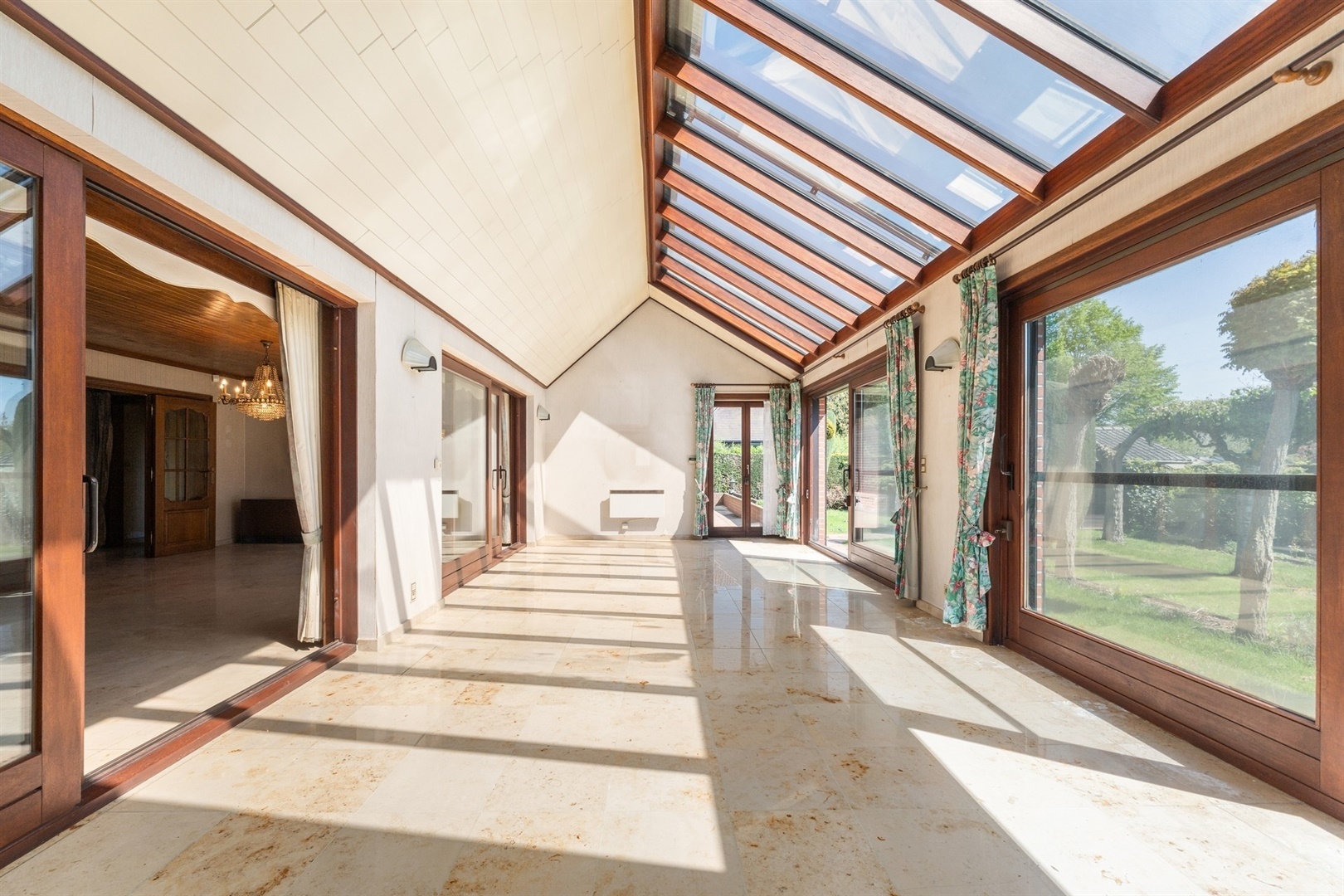 Karaktervolle villa met uitzonderlijk potentieel in Laarne! - foto 4