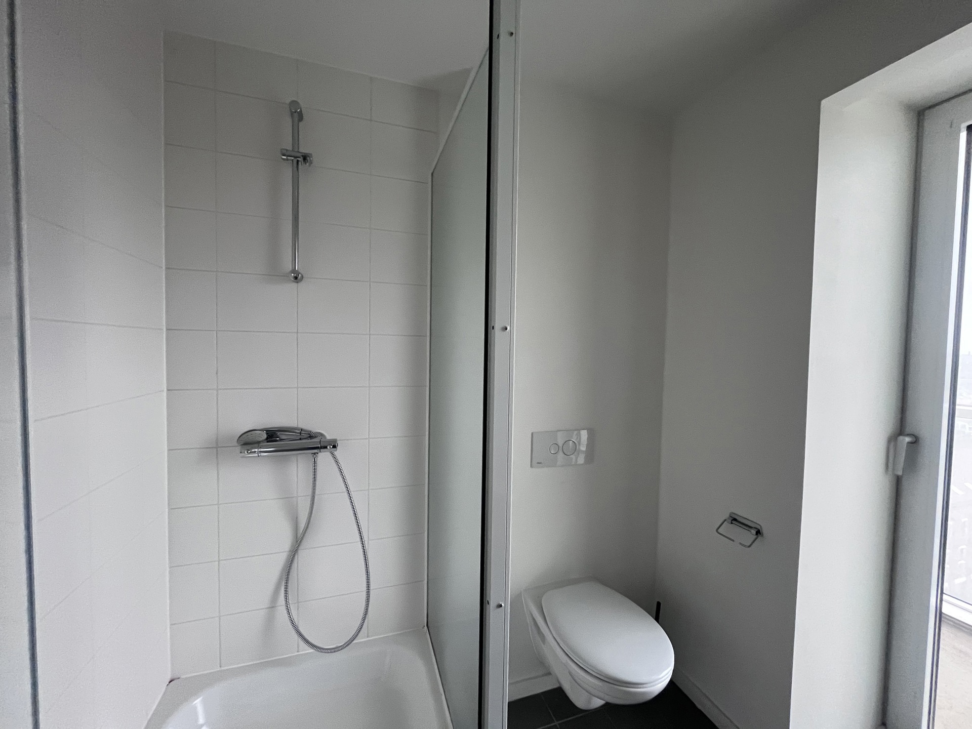 Gemeubelde studio met extra grote balkon - foto 5