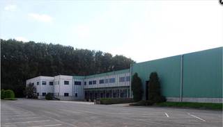 Kantoorruimte (837 m²) te huur in een logistiek gebouw gelegen langs Preenakker 20 te Merchtem. Het gebouw maakt deel uit van een KMO-zone...