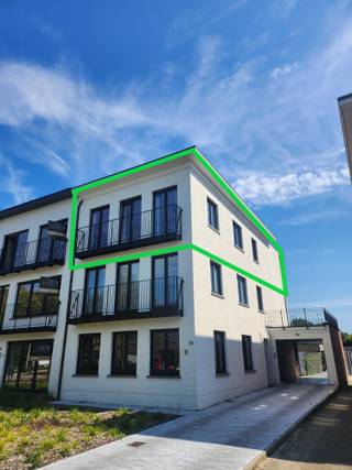 Lichtrijk 2-slaapkamer appartement BrasschaatHalfopen compleet vernieuwd appartement met groen verzicht.Hieronder de beschrijving:Energiezuinig,...