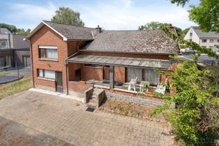 Kijkdag zondag 3 augustus - inschrijven via www.polares.euBent u op zoek naar een woning met karakter en mogelijkheden, vlak bij het golfdomein van...