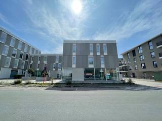 Un immeuble commercial neuf avec une superficie de 250 m² est à vendre le long de la très animée Bergensesteenweg à Sint-Pieters-Leeuw et...