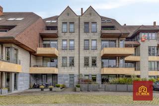 Centraal gelegen en energiezuinig appartement van maar liefst 121 m², nabij winkels, supermarkten en met een vlotte verbinding naar de...
