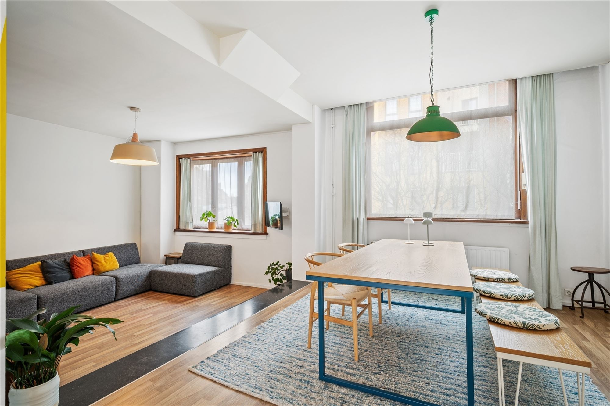 Ruime woning met 2 kamers, tuin, garage en staanplaatsen - foto 5