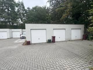Ruime bovengrondse garagebox te koop in de nabijheid van centrum Schoten!! Voor meer informatie of vrijblijvend plaatsebezoek 0488/60.05.07 