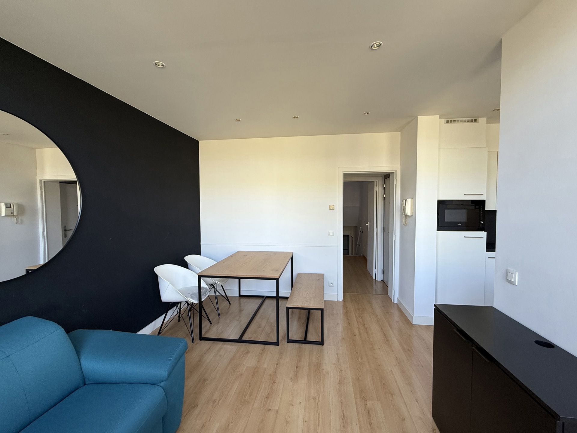 Gemeubeld lichtrijk 1-slaapkamer appartement met moderne afwerking - foto 4