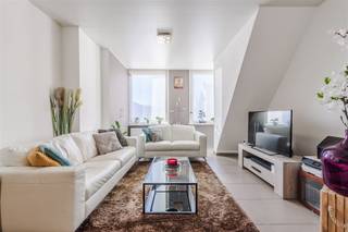 <p>Instapklare woning in prachtige Arendonk te koop!</p><p>Je komt de woning langs de zijkant binnen. Aansluitend heb je een ruime lichtrijke leefruimte met keuken, badkamer en wasplaats.<br />Op de eerste verdieping kan je 2 slaapkamers terugvinden.<br />De zolder is afgewerkt als een ruime slaapkamer. Verder heb je ook nog een stockagezolder.</p><p>In de zonnige tuin is het heerlijk vertoeven en genieten van de rust.</p><p>Deze woning heeft al wat renovaties achter de rug zoals badkamer, vloer, verwarming, ...</p><p>Kortom ideaal om in te trekken!</p><p>Deze woning heeft een zeer goede bereikbaarheid met Antwerpen, Turnhout en Nederland.</p><p>EPC: 298 UC: 20260324-0003776396-RES-3</p><p>Wens je een gratis schatting? Vergeet dan zeker geen contact met ons op te nemen!</p><p>Wil jij meer informatie over deze woning? Bel ons dan op 016 90 10 21 of mail naar info@future-home.be.</p><p>Woongebied, Geen vergunning, Geen verkavelingsvergunning, Geen Dagvaarding, Geen Voorkooprecht</p>