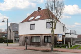 Dit zeer ruime appartement van maar liefst 172m² (bron EPC) vinden we terug  in Achel, vlak bij de Nederlandse grens, het is een uitzonderlijk...