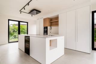 In deze prachtige nieuwbouw halfopen bebouwing, komen moderne architectuur en ultiem wooncomfort samen. Deze woning, met een doordacht ontwerp...