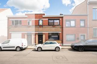 Bent u op zoek naar een instapklare woning met een praktische indeling, een gezellige tuin én een centrale ligging? Dan is deze woning in...