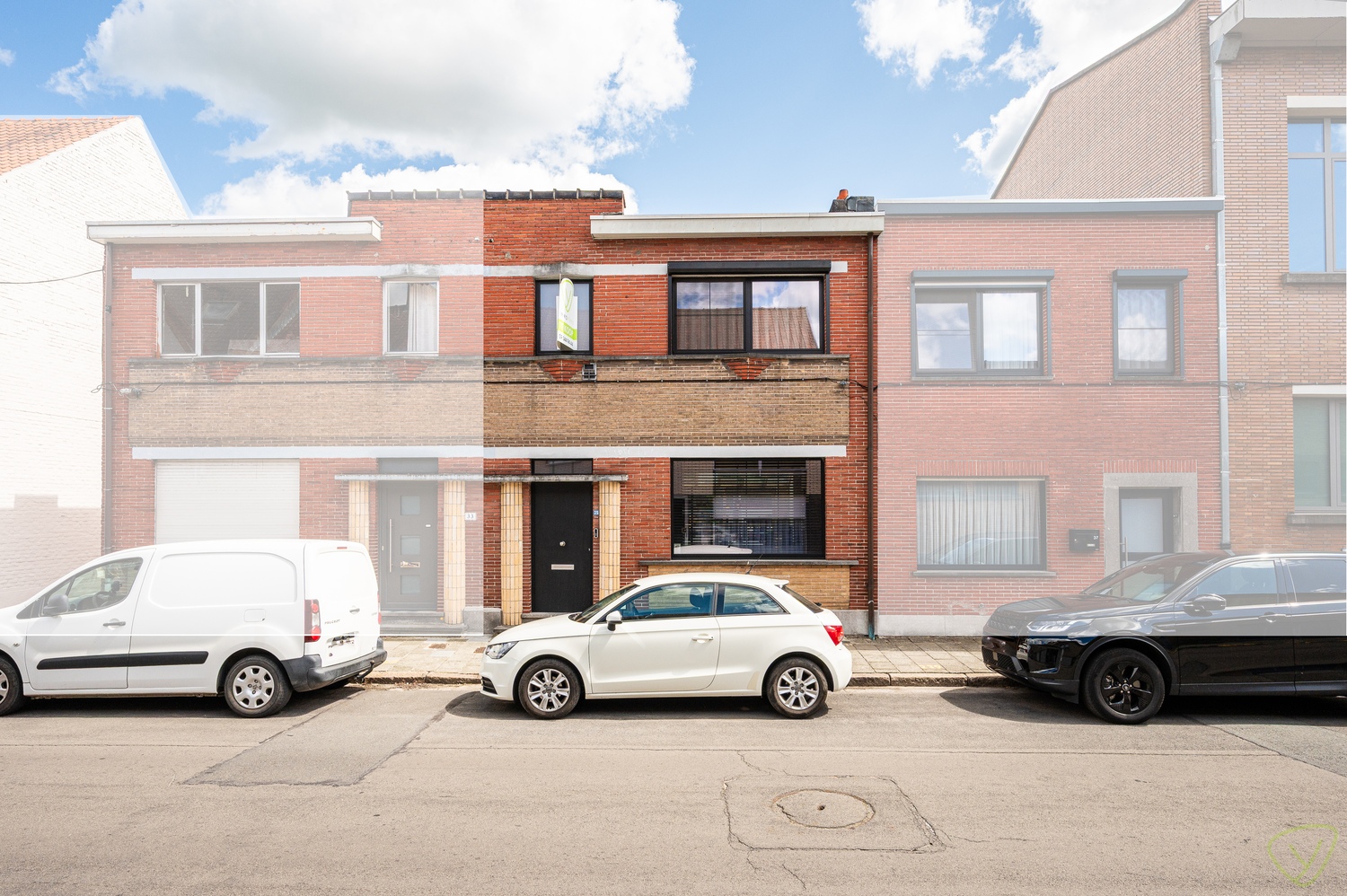 Instapklare woning met tuin en vlakbij het centrum van Eeklo - foto 1