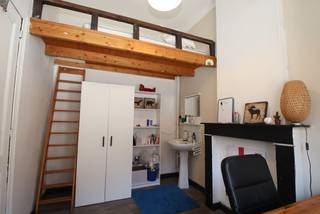Dit studentenhuis met 5 kamers is niet alleen gelegen in het midden van de studentenbuurt (tussen het centrum en de Tiense- en Naamsepoort),...