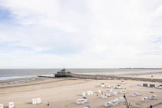 [[ DIT PAND NEEMT DEEL AAN DE ERA OPEN HUIZEN DAG OP 6/12 VAN 13:00 TOT 14:00 ]]Blankenberge: Doorlopend 1-slaapkamerappartement met zeezicht en...