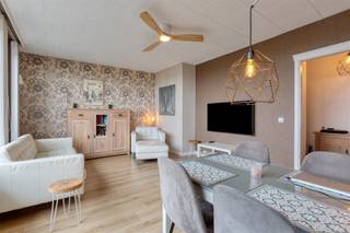 Instapklaar dakappartement met 1 slaapkamer, ruim terras en een prachtig panoramisch uitzicht.Geniet van licht, ruimte en een adembenemend uitzicht...