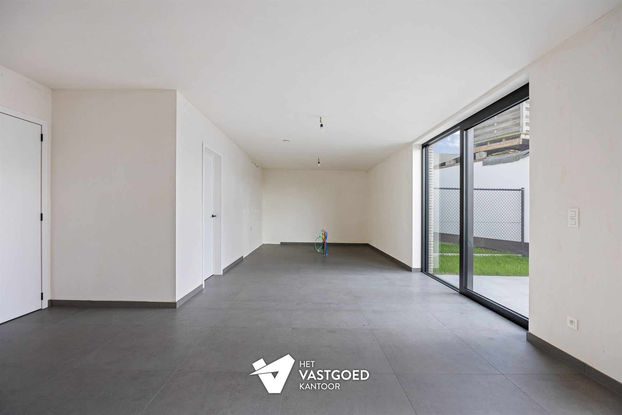 RUIM GELIJKVLOERS APPARTEMENT MET UITZONDERLIJKE BUITENRUIMTE - foto 4