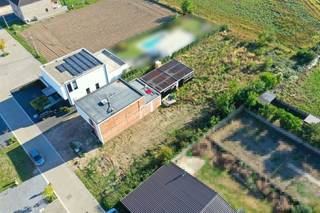 Bouwgrond voor halfopen bebouwing - 9a77ca met bouwplannenOntdek deze prachtige bouwgrond van 977 m², ideaal gelegen in een doodlopende straat vlak...