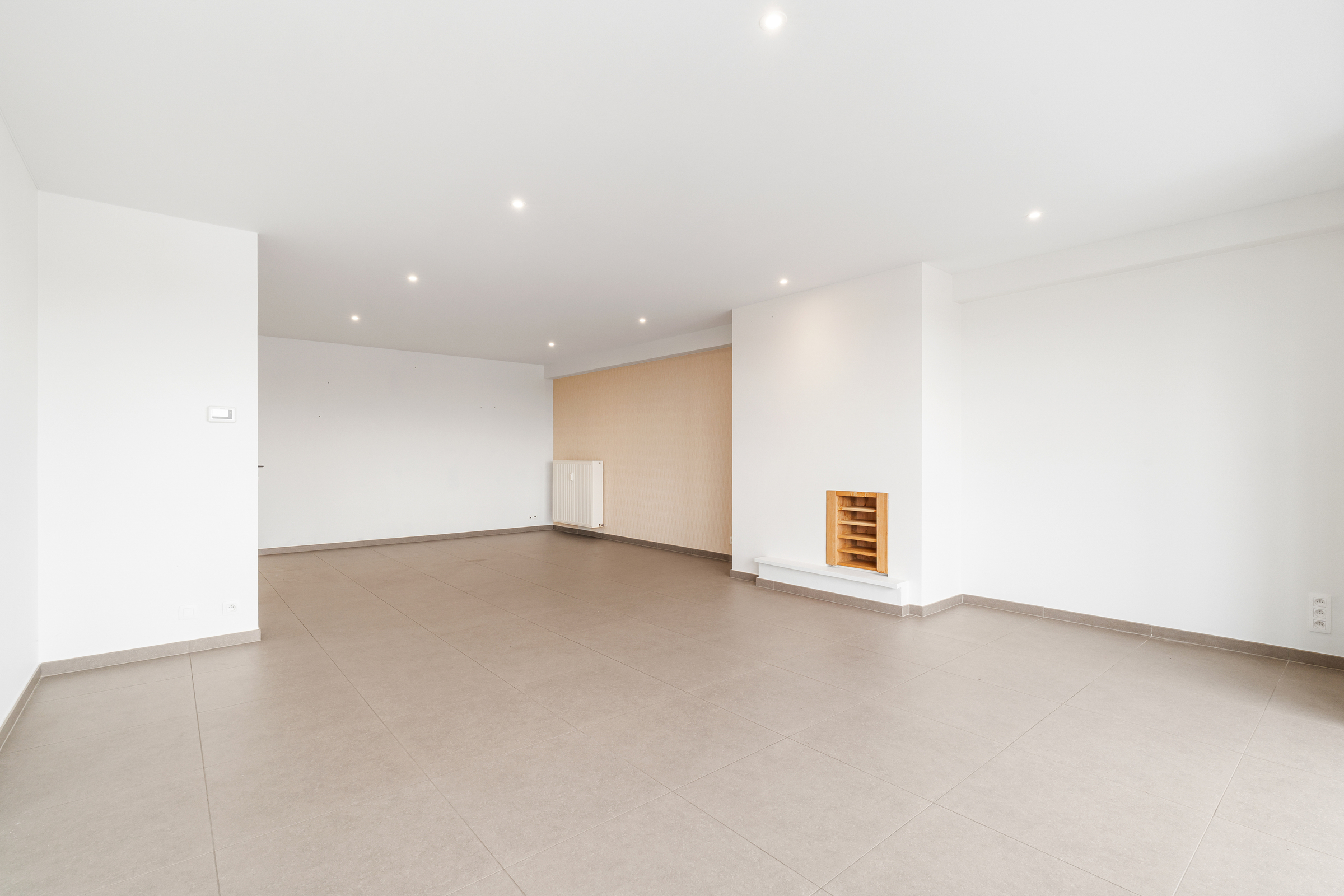 Ruim lichtrijk 2-slaapkamer appartement centrum Eeklo! - foto 5