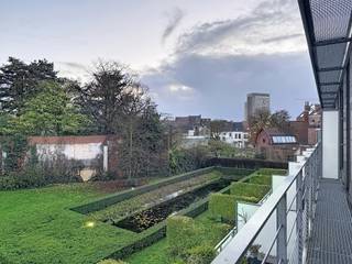 3-slaapkamer appartement te huur. Indeling als volgt: Leefruimte met terras, eetkamer, keuken met terras, 3 slaapkamers met 2 aansluitende...