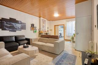 <span><strong>*Instapklare woning nabij Leuven*<br /><br /></strong></span>Op een boogscheut van Leuven, nabij de Tivoli-fietsroute, belangrijke verbindingswegen en faciliteiten kan je deze instapklare woning vinden. <br />Het pand onderging reeds enkele renovatiewerken en is wachtende op een nieuwe eigenaar die de locatie, het pand zelf en de omgeving weet te appreciëren. De woning heeft op heden 3 slaapkamers en 2 badkamers. <br /><br /><span><strong>Interesse in een bezoek ter plaatse? Dat kan!</strong></span><span><strong> Contact: jacky@connect-immo.be - 0495 53 46 49</strong></span><br />EPC: D label - UC: 3737101<br />vg, wg, gdv, gvv, gvkr