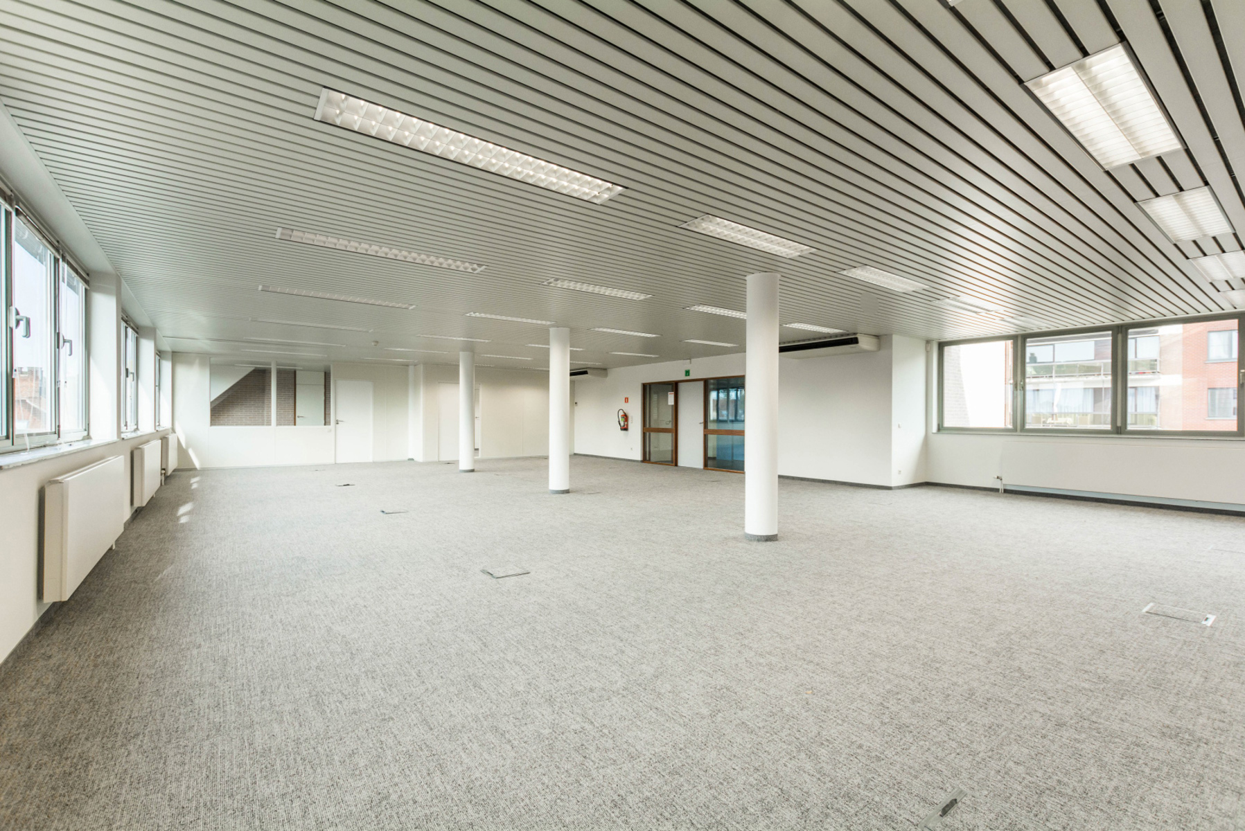 Ingerichte kantoorruimte in het volle centrum... - foto 5