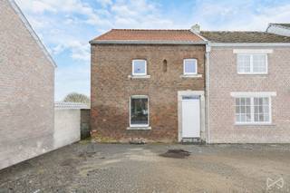 Située en plein coeur du village de Cras-Avernas, dans un environnement calme et paisible, à proximité de Hannut, cette charmante maison rénovée il...