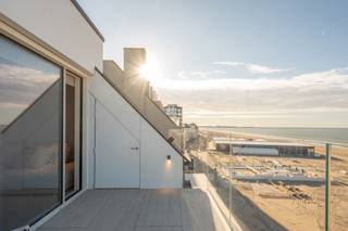 Bovenaan de prestigieuze residentie Milenka bevindt zich deze uitzonderlijke duplex-penthouse van 154 m² met 15 m² aan terras. Een...