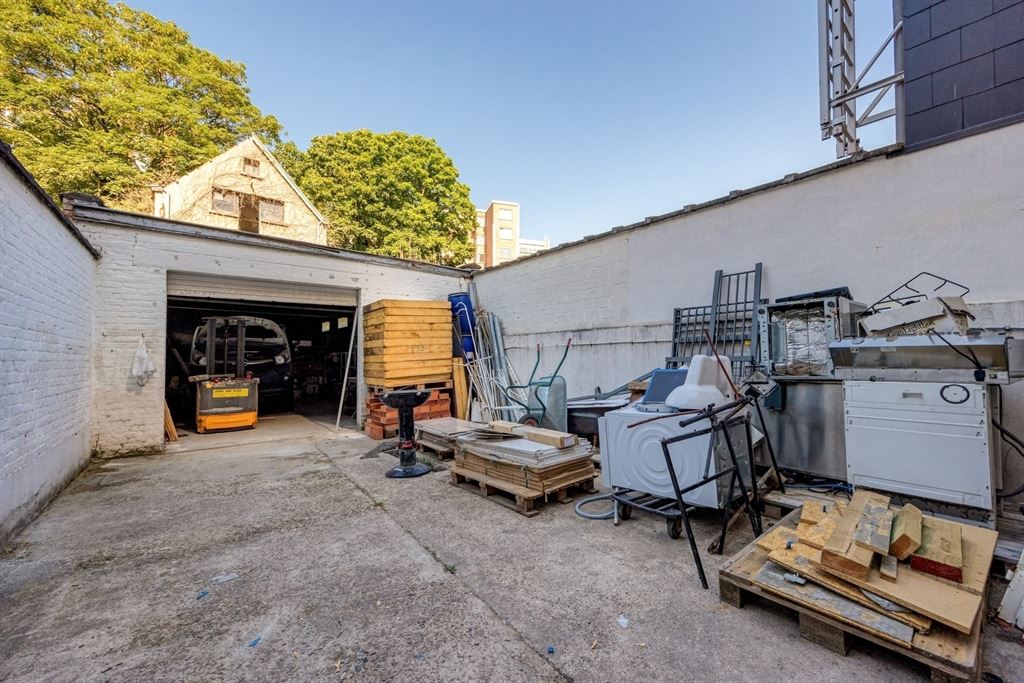 Magazijn pal in de stad met grote woonst - foto 4