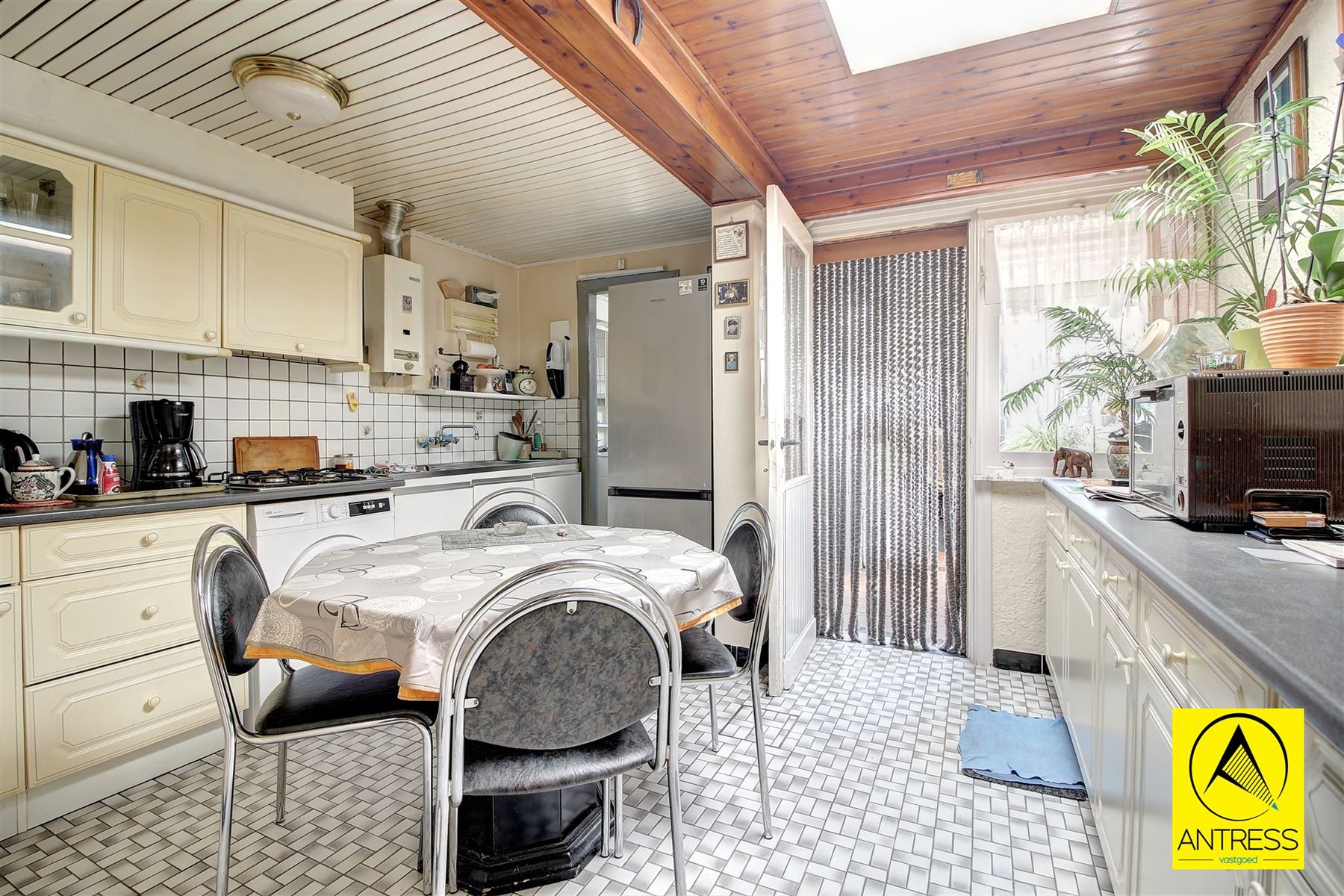 Ideaal gelegen gezinswoning met grote zuidwest tuin! - foto 4