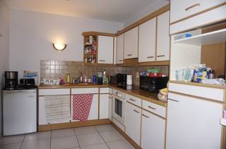 Dit appartement is gelegen in het centrum van Heppen, dichtbij scholen, openbaar vervoer etc.INDELING:- Inkomhal- Living- Keuken voorzien van...