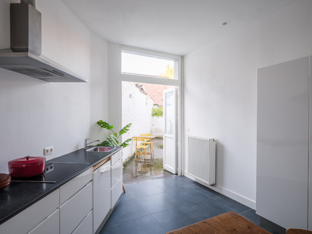 Lichtrijke en instapklare woning met stadskoer nabij Gent Centrum - photo 3