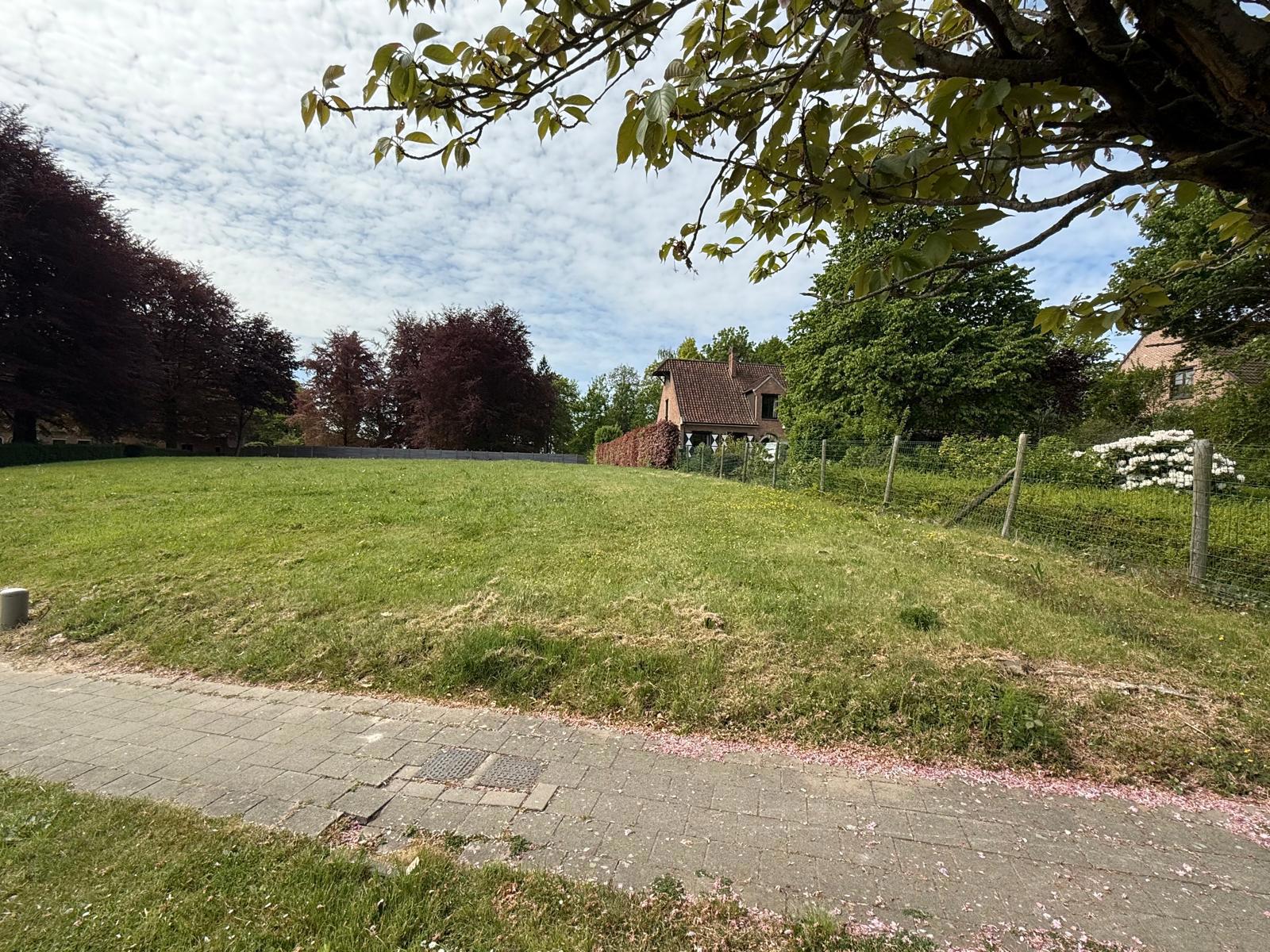 TE KOOP - bouwgrond van 854 m² te Lede - foto 4