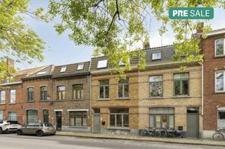 Aesthetically finished and energy-efficient home for sale near the Brugse Vesten. This ready-to-move-in home was completely renovated with an eye...