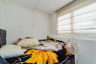 'Maison commerciale avec résidence - actuellement classée comme magasin + 2 studios loués à vendre à Anvers à Sint-Gummarusstraat 50 Situé dans un...